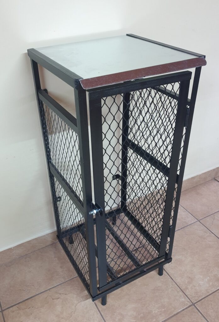 Single 19 kg cylinder cage steel rustproof paint galvanized roofing fits 1x 19kg cylinders stable wall mounted assembled multi directional piping opening Single 19 kg cylinder cage steel rustproof paint galvanized roofing fits 1x 19kg cylinders stable wall mounted assembled multi directional piping opening