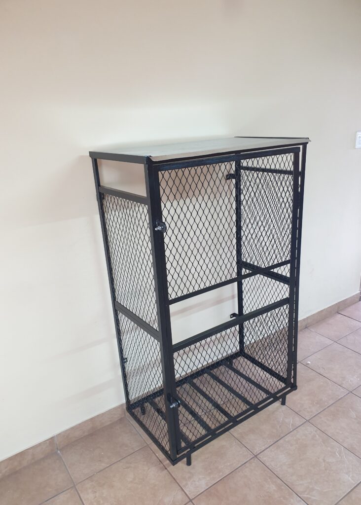 Double 48 kg cylinder cage steel rustproof paint galvanized roofing fits 2 x 48kg cylinders stable wall mounted assembled