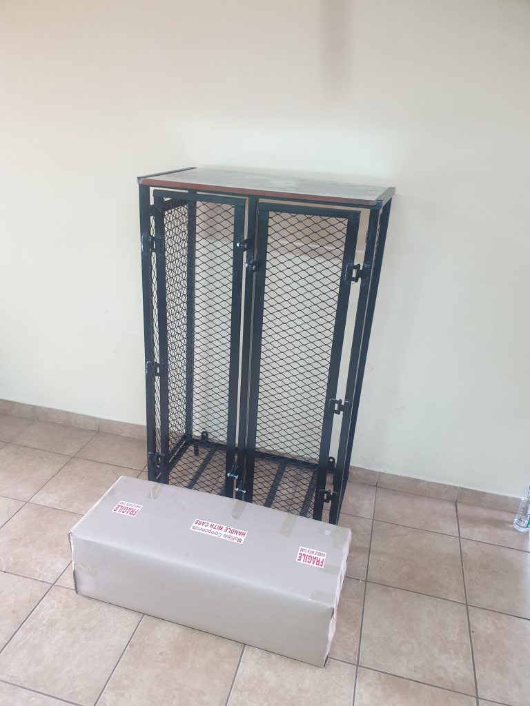 Double 48kg cylinder cage flat pack easy to assemble lockable wall mounted rustproof paint galvanized roof muti directional entrance for piping ships anywhere sturdy bottles off the ground design