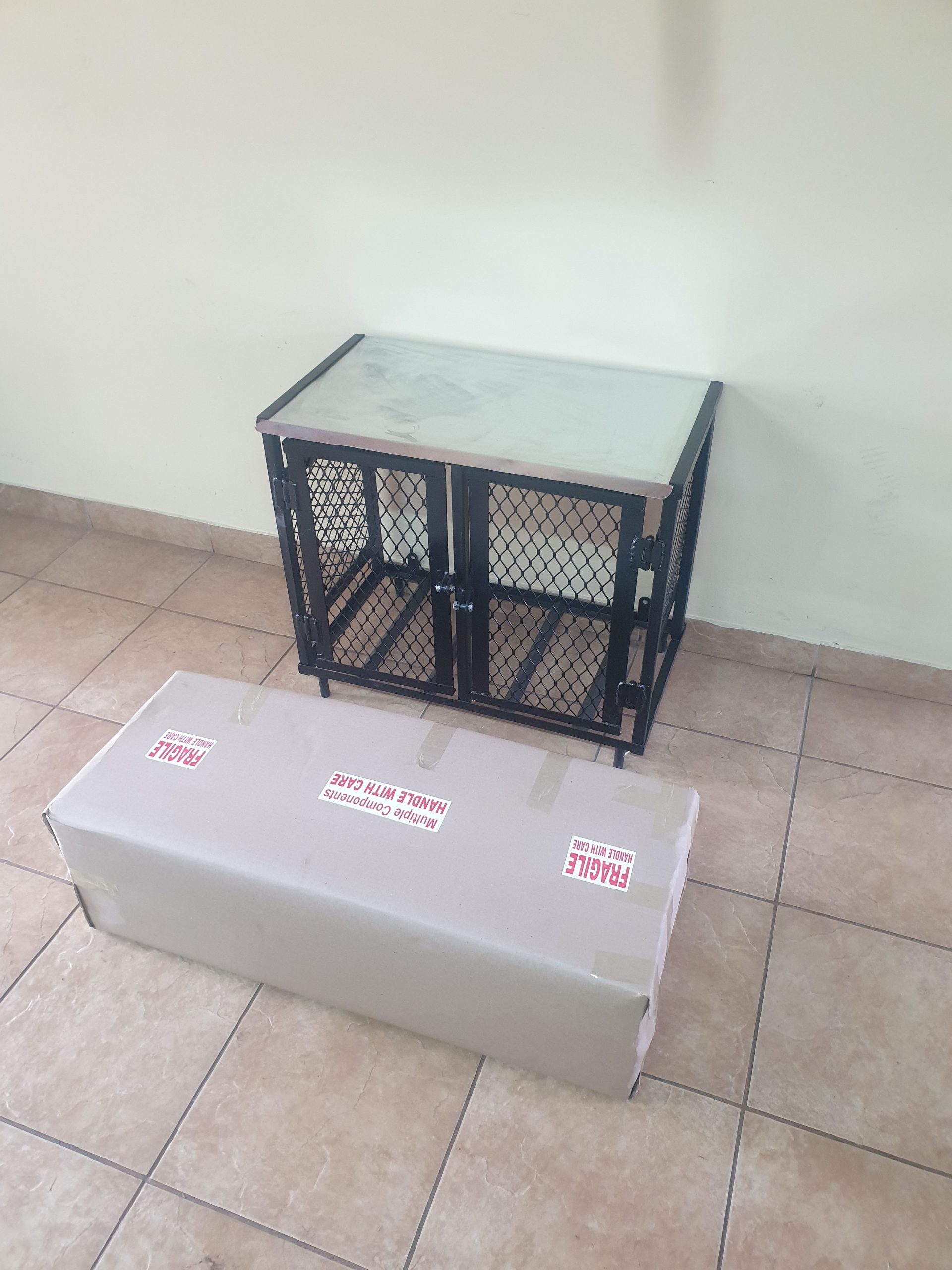 Double 9kg cylinder cage flat pack easy to assemble lockable wall mounted rustproof paint galvanized roof muti directional entrance for piping ships anywhere sturdy bottles off the ground design