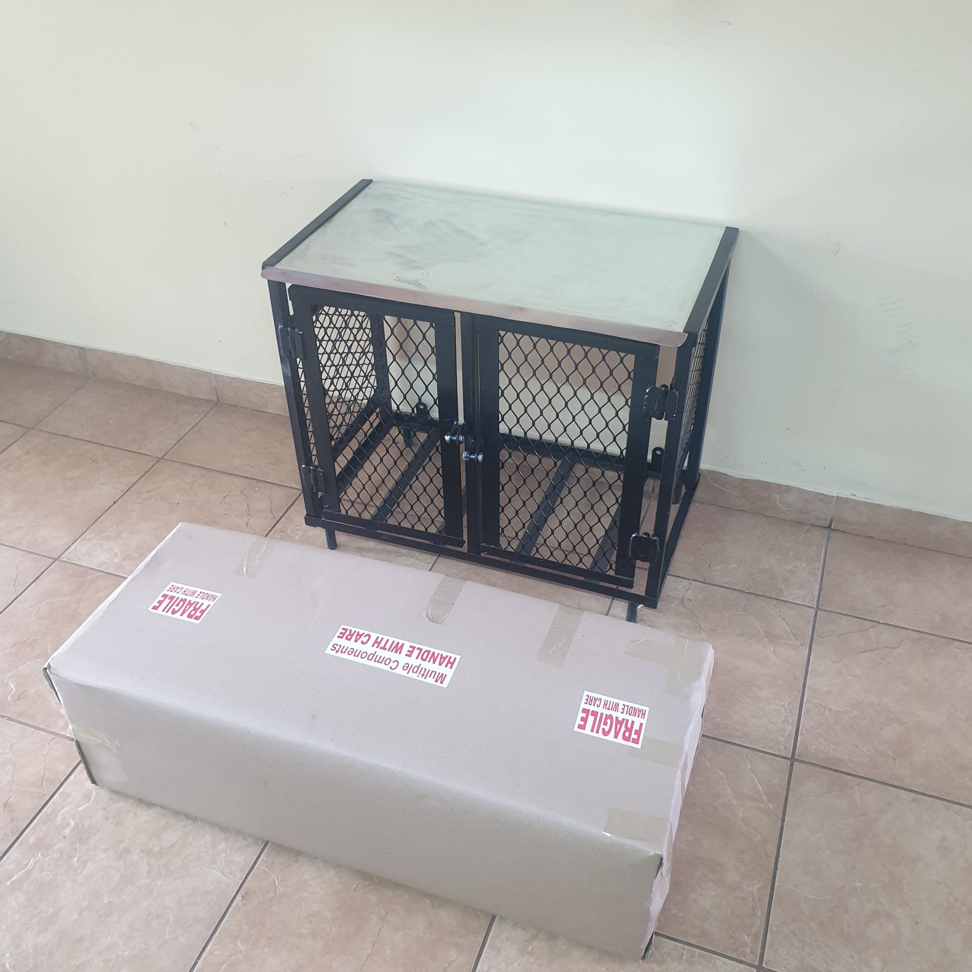 Double 9kg cylinder cage flat pack easy to assemble lockabel wall mounted rustproof paint galvanized roof muti directional entrance for piping ships anywhere sturdy bottles off the ground design